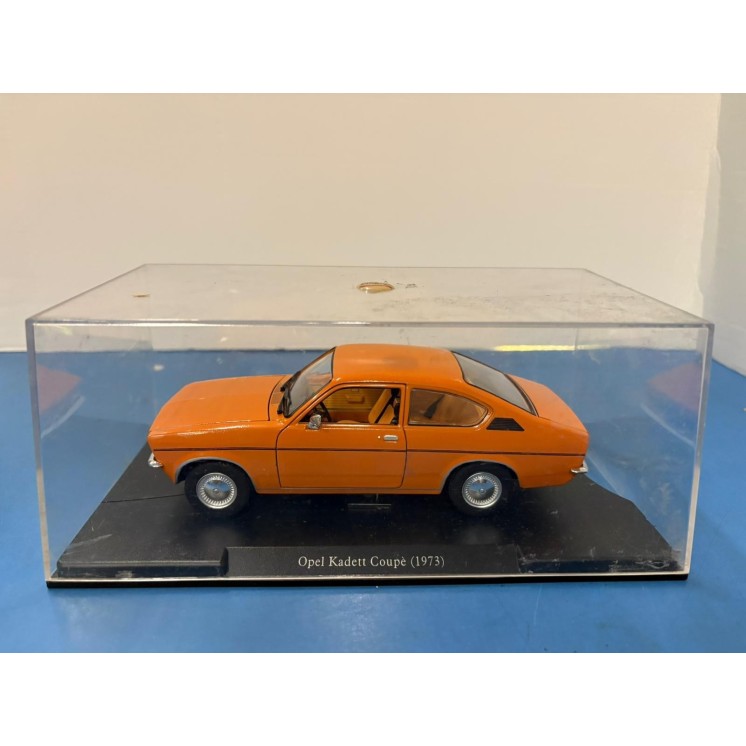 Auto VINTAGE Opel Kadett Coupè 1973 arancione 1:24 MODELLINO Gd48